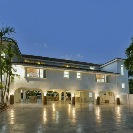 Waterfront, 100ft Dock, Kayaks, Bikes, Pool, Hot Tub, Basketball & Pickleball