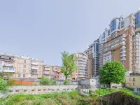 Upscale and newly renovated penthouse. Hotels in Kyiv
