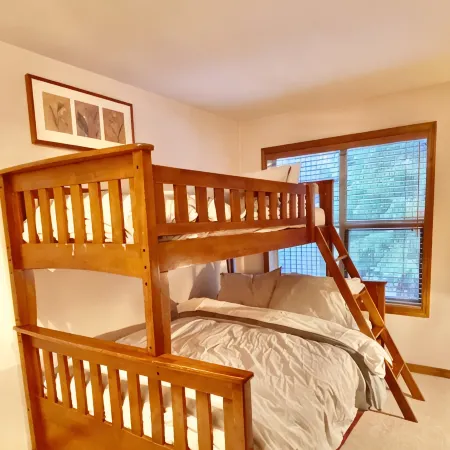 Views! Spacious 2-bed 2-bath corner townhouse, close to lifts and Village.