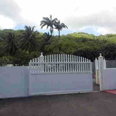 Gite for 2 to 4 -Available from 1804 to 240426- -Vehicle Rental -Beach on Foot Hotel Exterior