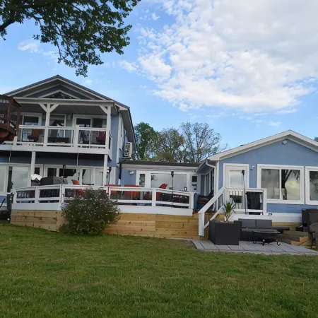 GRAND PANORAMIC RETREAT, 6 BR, 3 BA, 300' Lakefront, Hot Tub, Dock & Launch! NEW