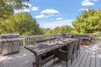 Dog Friendly Lake Winnie Mountain View Getaway