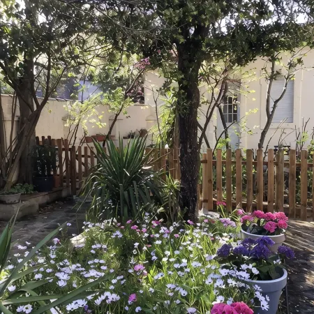 Small Detached House with Fenced Garden Area! All in Comfort!