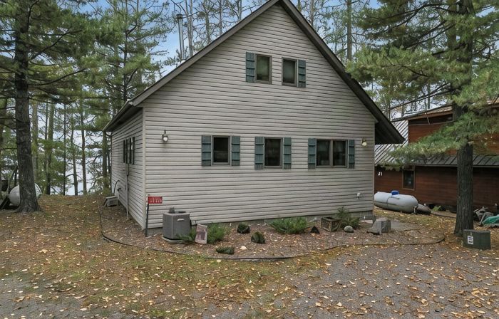Updated, Tranquil Retreat on Round Lake - 3 Bed, 3 Bath with Sleeping Loft