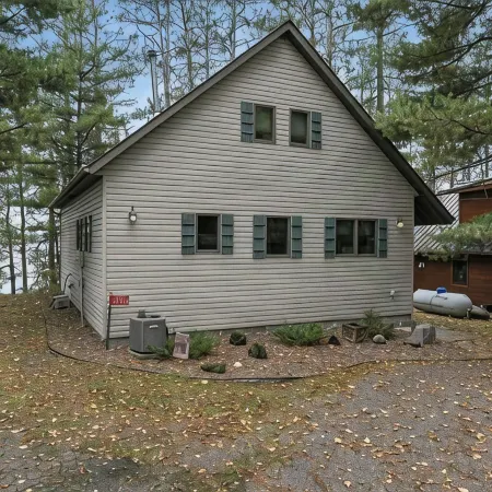Updated, Tranquil Retreat on Round Lake - 3 Bed, 3 Bath with Sleeping Loft