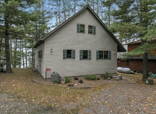Updated, Tranquil Retreat on Round Lake - 3 Bed, 3 Bath with Sleeping Loft
