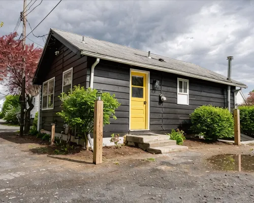 Retro Retreat: 1br home w/ WFH desk, livingroom, fire pit and no chores! Hotels in Ulster