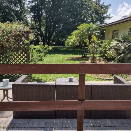 Sunshine Acre. King Master Suite & BIG Yard