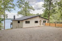 The Nest at Eagle Bay Cove on Lake D'Arbonne with pool, boathouse and game room! - Wi-Fi