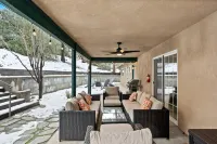 Country Club Hideout - w/ HotTub & King bed - con encanto