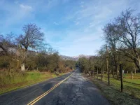 Awesome house & Kaweah River access and 5 miles to Sequoia Park - 2-Star
