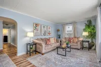 BoHo by the Beach: Charming 2-bedroom apartment in the heart of Port Clinton - Wifi