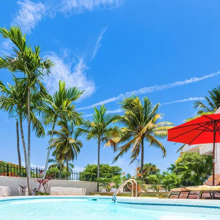 4-bedroom House with private Pool - walking distance to Baha Mar and Beach