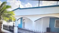 Renovated 3 bedroom 2 bathroom just 2 blocks to beautiful  beaches !