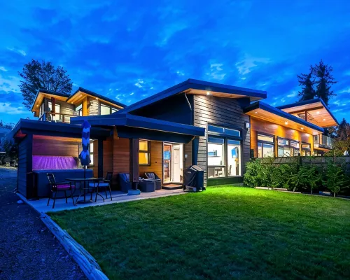 Beach Front Luxury Private Hot Tub Sandy Beach Hotels in Campbell River