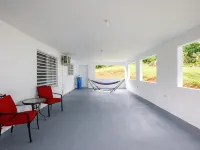 Rainforest Retreat 15 min from the beach ルキリョのホテル
