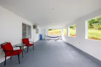 Rainforest Retreat 15 min from the beach