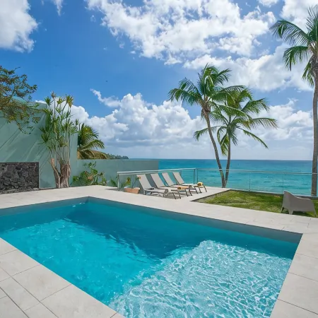 Villa Beach Front House with swimming pool and direct access to the beach Diamant Martinique