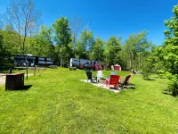 HideOut in The Highlands 15min from Skyline TrailWalking distance from Sunsets - 3-Star