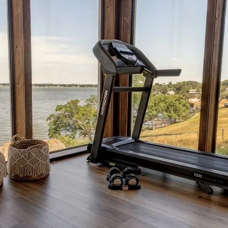 Lakefront Home, 2 King Beds, Kayak, Large Kitchen