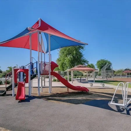 Spacious 4-bedroom house with Pool, WiFi and AC in brilliant Buckeye