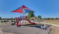 Spacious 4-bedroom house with Pool, WiFi and AC in brilliant Buckeye