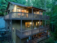Secluded Cabin, Creek, Dogs ok, Theater&Escape Room, Hottub, Fireplace Fire Pit. - 샬레 호텔
