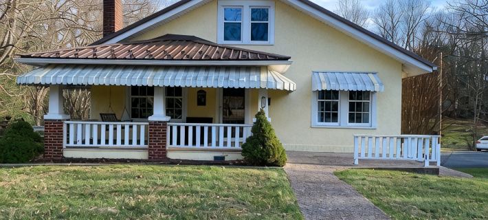 Charming 2-bedroom house in Fayetteville close to National Park and downtown. Hotels in Fayette County