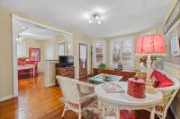 Cottage on Spring B! The BEST location in town! Entire bottom floor is yours! - 4-Star