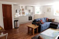 Inclusive, child-friendly, dogs welcome, garden area, near pubs/river/golf