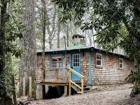 Blue Door Bungalow of Highlands - 3-Star