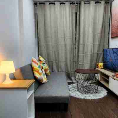 Near Ferry Terminal. COZY Studio Condo With Swimming Pool. 1120 Rooms