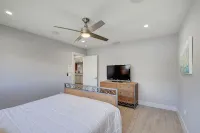 Beach House with Pool, Luxurious & Contemporary - 3-Star