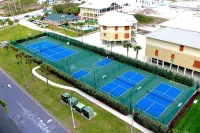 The Oasis -Phoenix West ll Fabulous Condo Rental  with Same Level Parking - ジャグジー