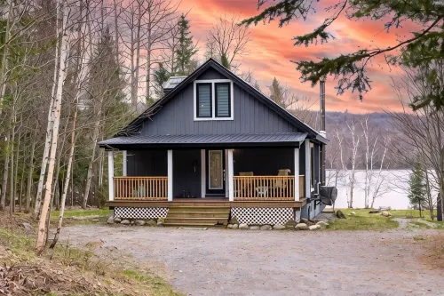 Ultimate Lakeview Cottage Retreat: Hot Tub, Paddle & Play - balcony
