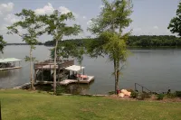Talladega Race Week House on Lake Logan Martin - Homestays