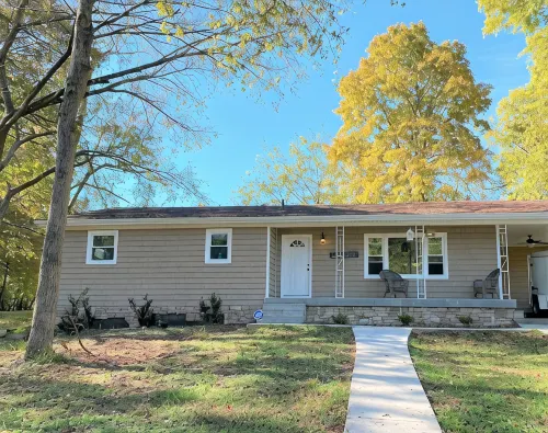 Sunny home across from Lake Barkley, fenced yard patio w/grill convenient to LBL