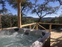Unique Tilted Treehouse, Private Hot Tub, VIEW on acreage