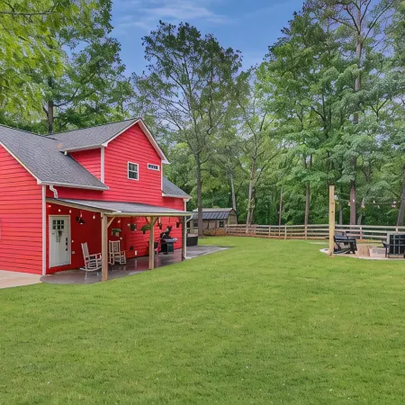 Wow!! Family Friendly Getaway:Hot Tub, Fire Pit, Nature, Wine & Weddings