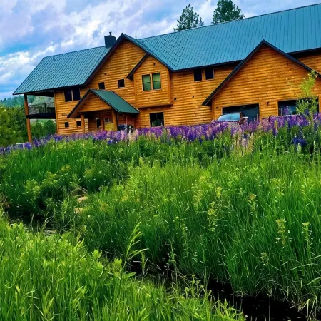 Secluded 7,800 SqFt Cabin in the Woods- Pond, River, Theater, Disc Golf & More