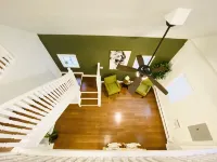 Stylish Loft with Parking Near NYC + Hospital - 4 ดาว