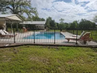 Queens Hotel- a cozy studio cottage in the country. Pool and hot tub. - Pools