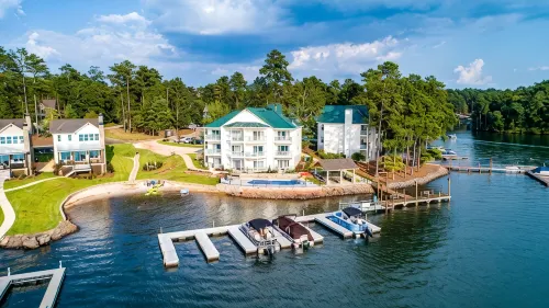 Lake Martin Retreat – Stunning Views, Heated Pool & Private Beach - Homestays