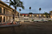 Torch Lite Inn at the Beach Boardwalk - Motels