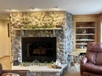 Beautiful Lake home w/hot tub, & 270 ft Lake Shore! - Wifi