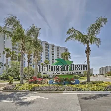 Destin Resort Destination - Pool View