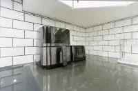 Stylish 2BR Basement Suite | 15 Mins to Airport - บังกะโล