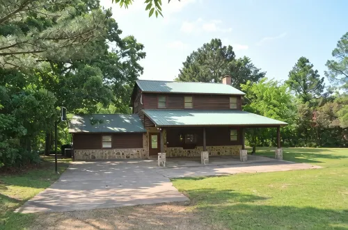 Waterfront Cabin on Lake Fork~Private Ramp, Open-Air Dock & Lift. Pet Friendly! - 4-Star