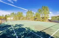 ❤️Coastal Cottage Getaway❤️ Zero entrance pool - Tennis - Minutes from the Beach! - Private Pool