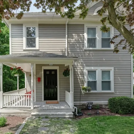 Colonial House, w/Yard,7min walk to Downtown Lenox